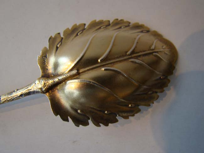 An unusual 19th century silver gilt serving spoon in the form of a branch and a leaf. — image 3